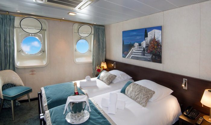 Main Deck 2 Adjustable Twin Beds - Portholes Cat A